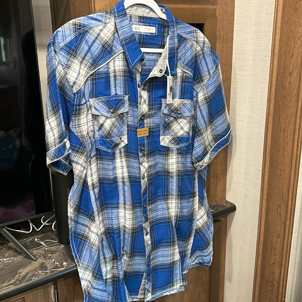 NEW Men’s BKE Plaid Button Down Shirt